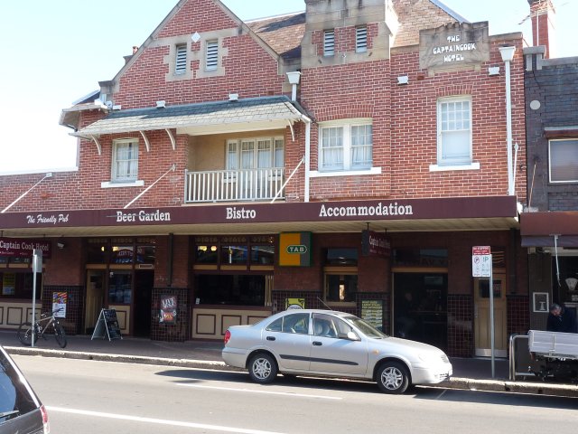 Captain Cook Hotel, Botany